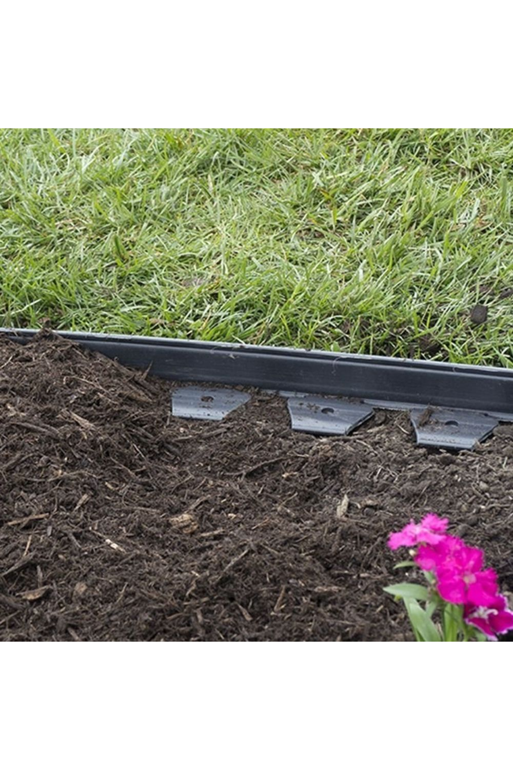 Flexible garden edging kit